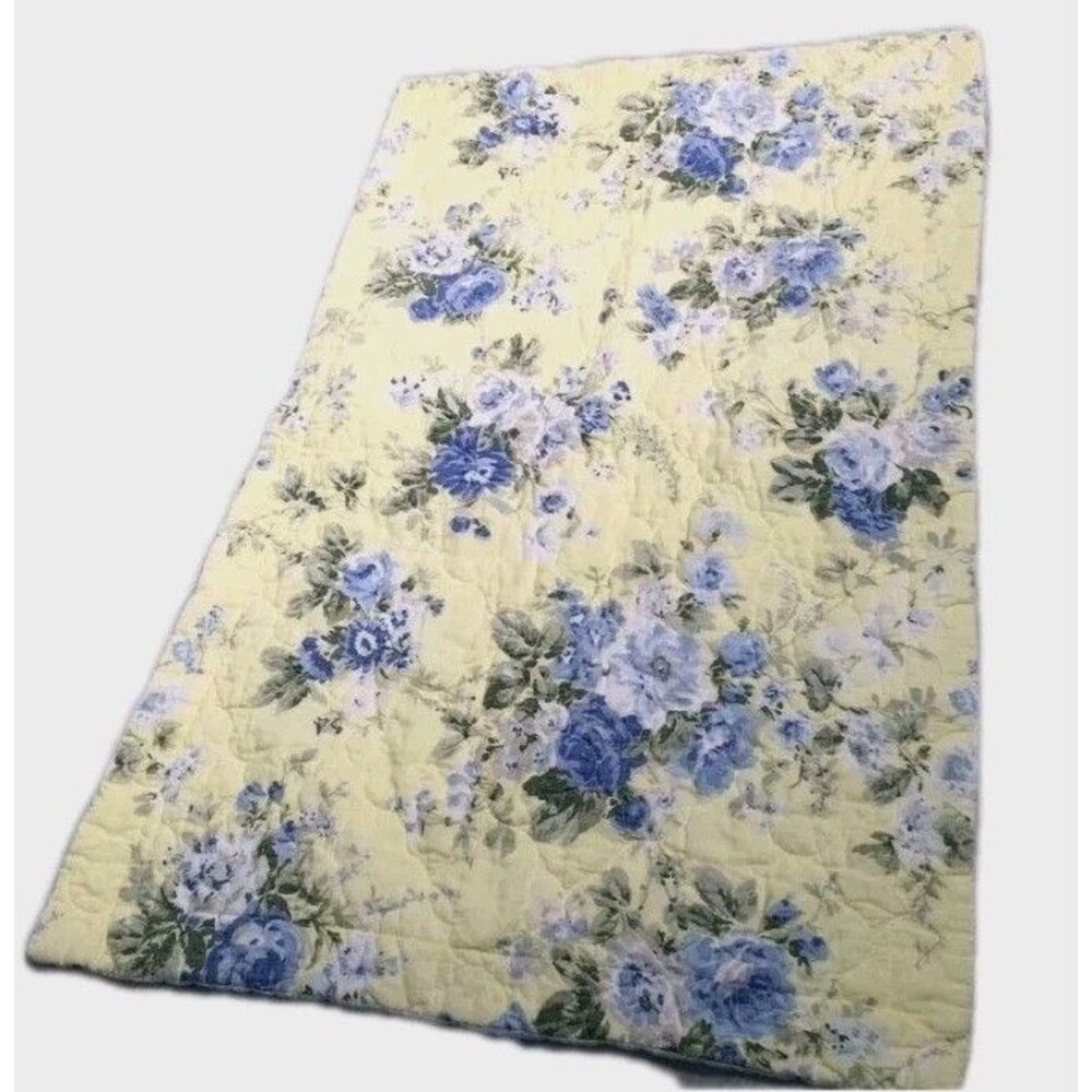 2 Laura Ashley  X-Large Pillow Shams 20x26 Euc